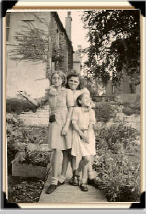 Minnie, Sylvia and farmer's daughter in Stroud 1946